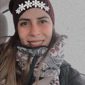 Meet your Posher, Roxana